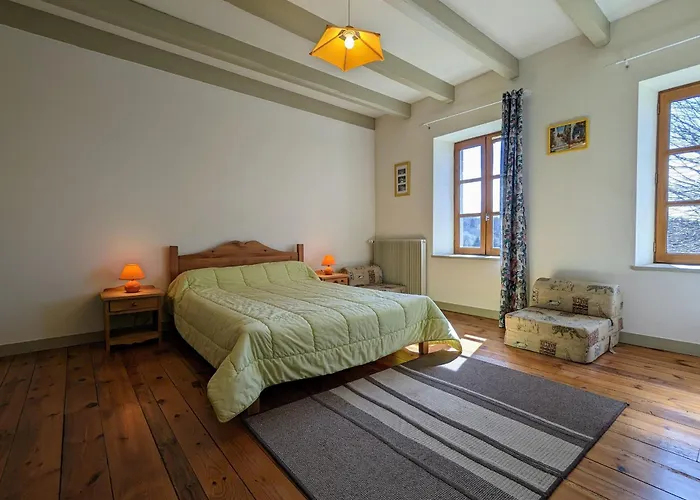 Ferienhaus Restaure Avec Grand Terrain Clos, Salle De Jeux, Proche Du Puy En Velay Et Chavaniac-lafayette - Fr-1-582-297