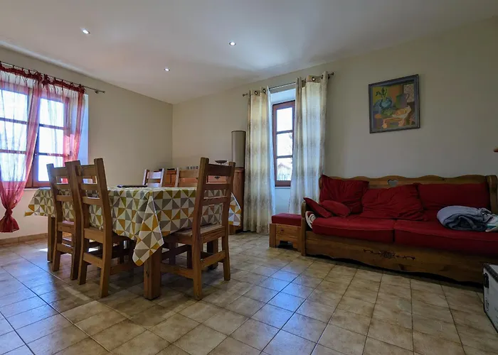 Restaure Avec Grand Terrain Clos, Salle De Jeux, Proche Du Puy En Velay Et Chavaniac-lafayette - Fr-1-582-297 *