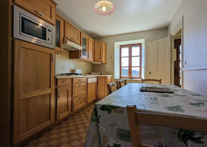 Restaure Avec Grand Terrain Clos, Salle De Jeux, Proche Du Puy En Velay Et Chavaniac-lafayette - Fr-1-582-297